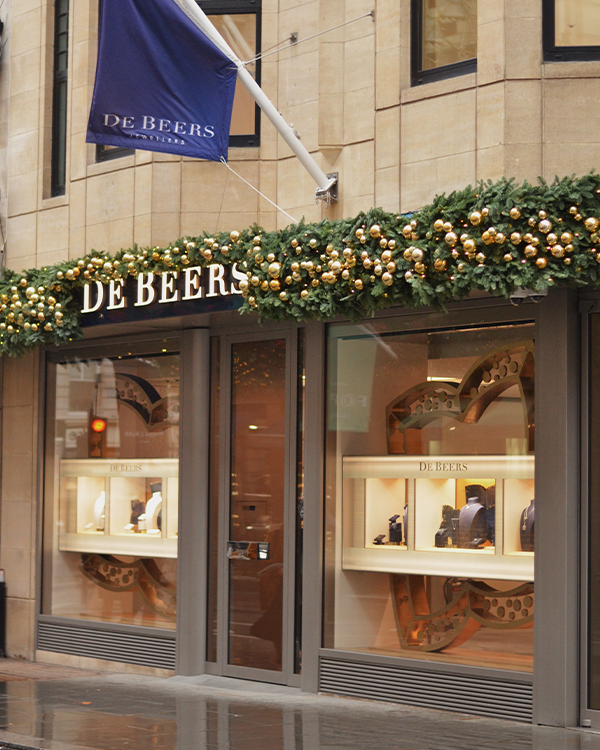 De Beers jewellery store in London with brand Christmas exterior display